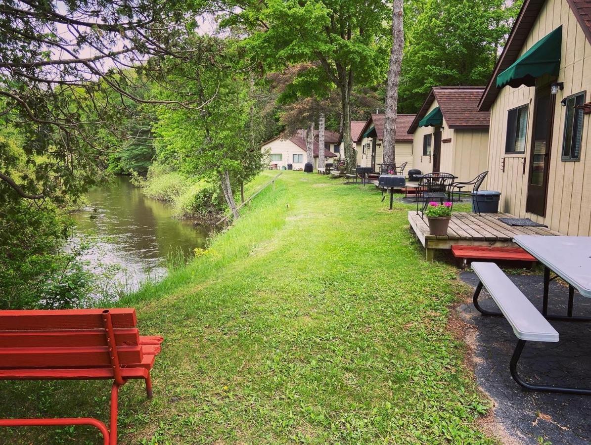Betsie Riverside Resort Benzonia Exterior foto