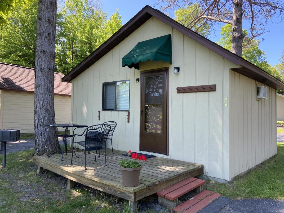 Betsie Riverside Resort Benzonia Exterior foto
