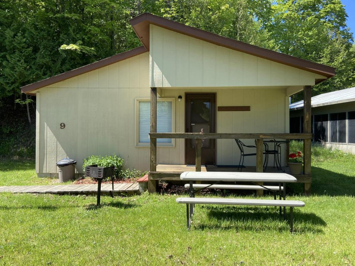 Betsie Riverside Resort Benzonia Exterior foto