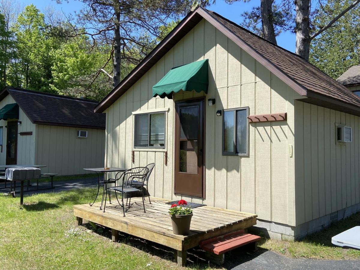 Betsie Riverside Resort Benzonia Exterior foto