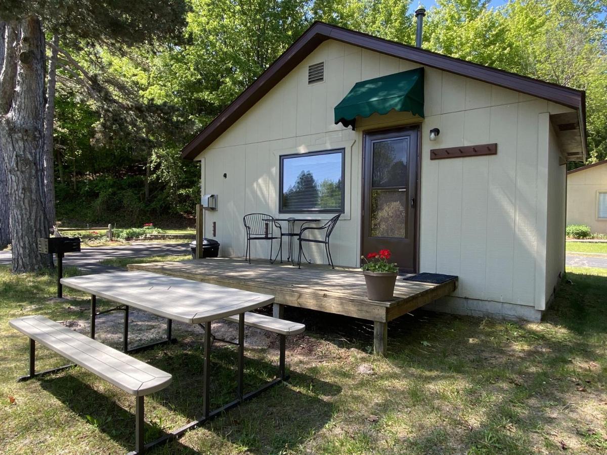 Betsie Riverside Resort Benzonia Exterior foto
