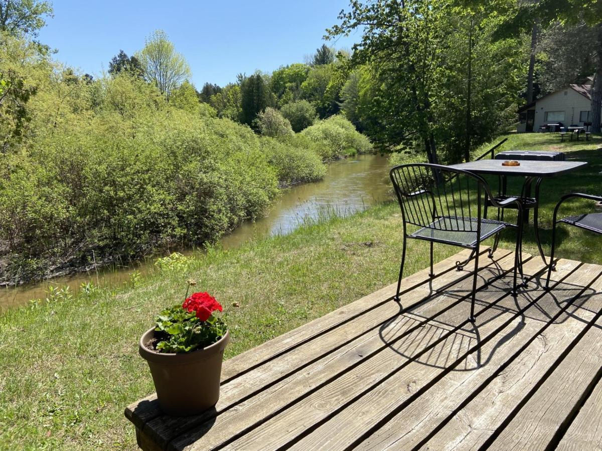 Betsie Riverside Resort Benzonia Exterior foto
