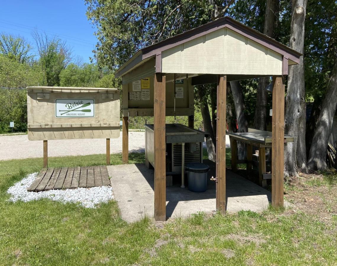 Betsie Riverside Resort Benzonia Exterior foto