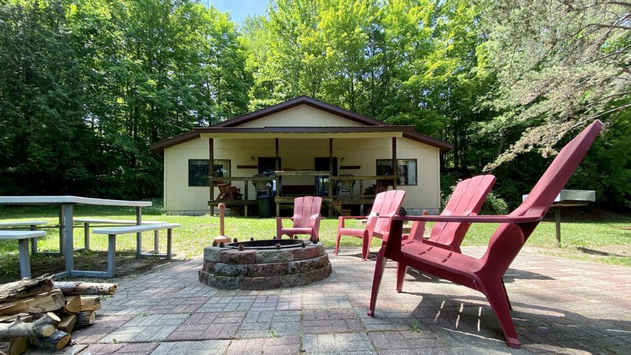 Betsie Riverside Resort Benzonia Exterior foto