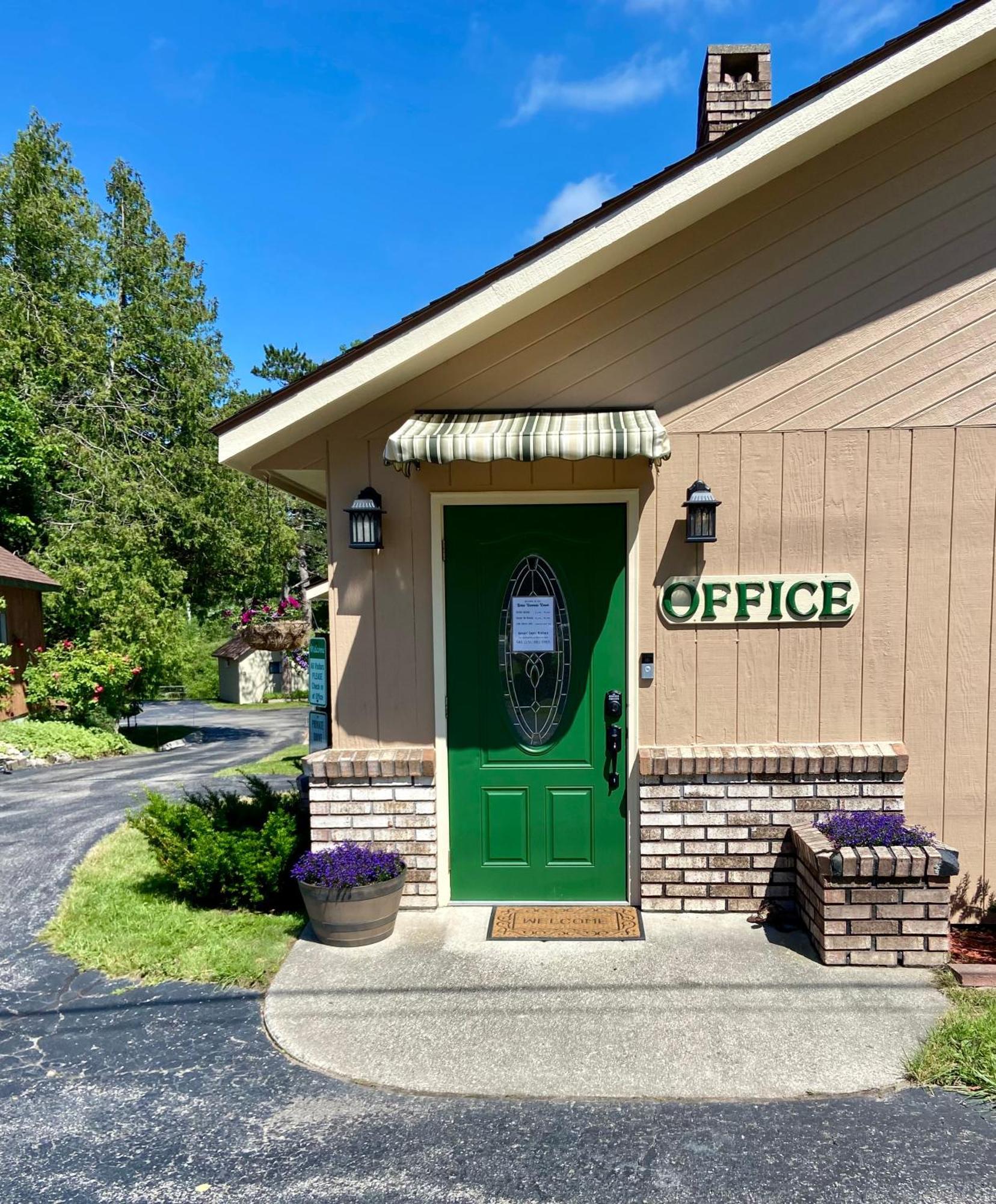 Betsie Riverside Resort Benzonia Exterior foto
